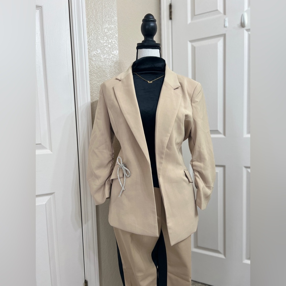 Lovelo tan blazer size L
